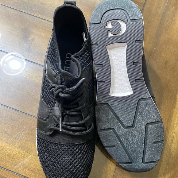 GUESS and VANS - Picture 10 of 13